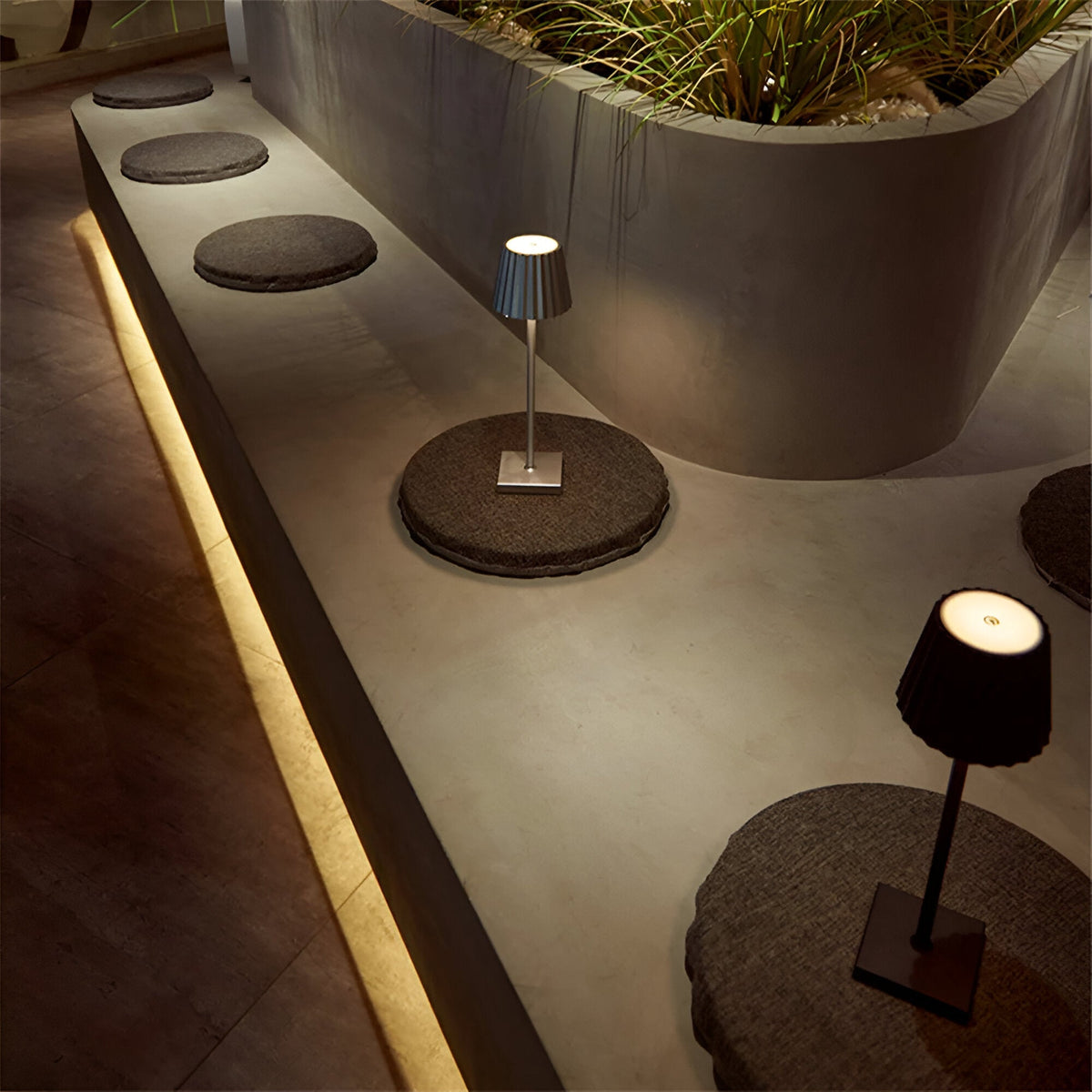 LaminaTouch - Dimmable Cordless and Rechargeable Modern LED Table Lamp